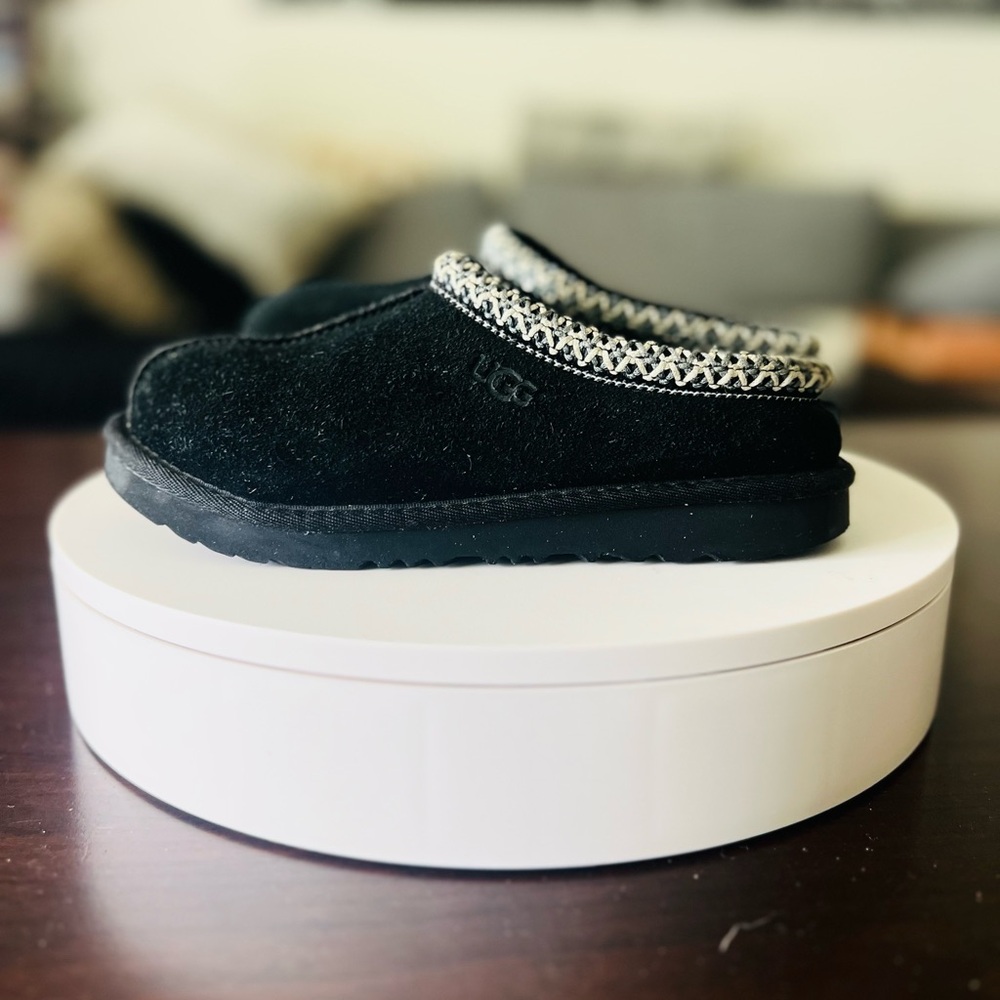 UGG Black Cozy kids Slippers with Plush Collar